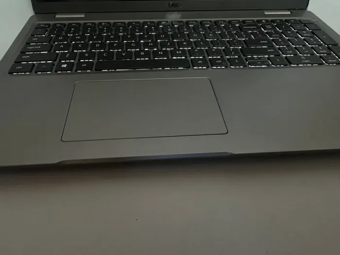 Ультрабук Dell Latitude 5521 / 15.6" (1920x1080) IPS / Intel Core i5-11500H (6 (12) ядер по 2.9 - 4.6 GHz) / 16 GB DDR4 / 256 GB SSD / Intel UHD Graphics / WebCam / Win 11 Pro б/в - зображення 3