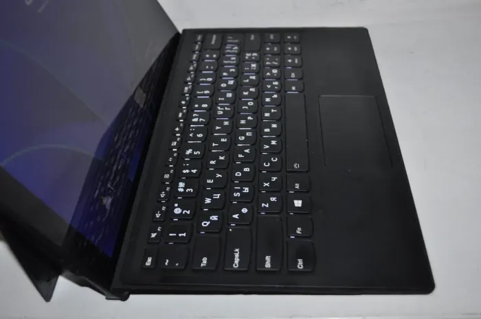 Нетбук-трансформер Б-клас Lenovo MIIX 520-12IKB / 12.2" (1920x1080) IPS Touch / Intel Core i5-8250U (4 (8) ядра по 1.6 - 3.4 GHz) / 8 GB DDR4 / 256 GB SSD / Intel UHD Graphics 620 / Windows 11 Pro / Клавиатура б/в - зображення 10