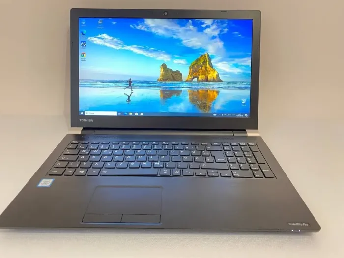 Ноутбук Б-клас Toshiba Satellite Pro A50-D-10X / 15.6" (1920x1080) IPS / Intel Core i5-7200U (2 (4) ядра по 2.5 - 3.1 GHz) / 8 GB DDR4 / 256 GB SSD / Intel HD Graphics 620 / WebCam / DVD-ROM б/в - зображення 2