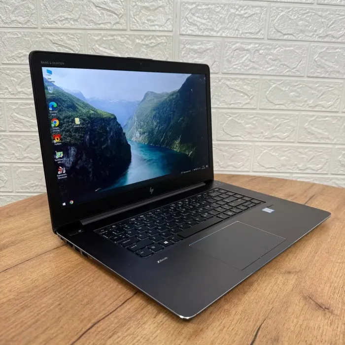 Мобільна робоча станція HP ZBook Studio G4 / 15.6" (1920x1080) IPS / Intel Core i7-7700HQ (4 (8) ядра по 2.8 - 3.8 GHz) / 8 GB DDR4 / 512 GB SSD / nVidia Quadro M1200, 4 GB GDDR5, 128-bit / WebCam б/в - зображення 4