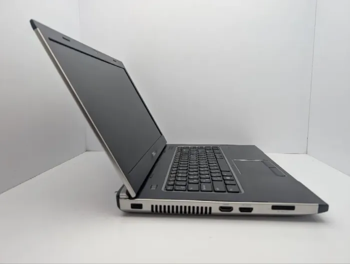 Ноутбук Dell Vostro 3550 / 15.6" (1366x768) TN / Intel Core i5-2410M (2 (4) ядра по 2.3 - 2.9 GHz) / 8 GB DDR3 / 240 GB SSD / Intel HD Graphics 3000 / WebCam / DVD-ROM / АКБ не тримає б/в - зображення 4