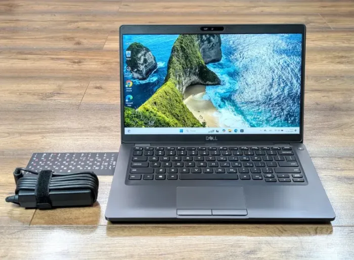 Ультрабук Dell Latitude 5400 / 14" (1920x1080) TN / Intel Core i7-8665U (4 (8) ядра по 1.9 - 4.8 GHz) / 8 GB DDR4 / 500 GB SSD / Intel UHD Graphics / WebCam б/в - зображення 2