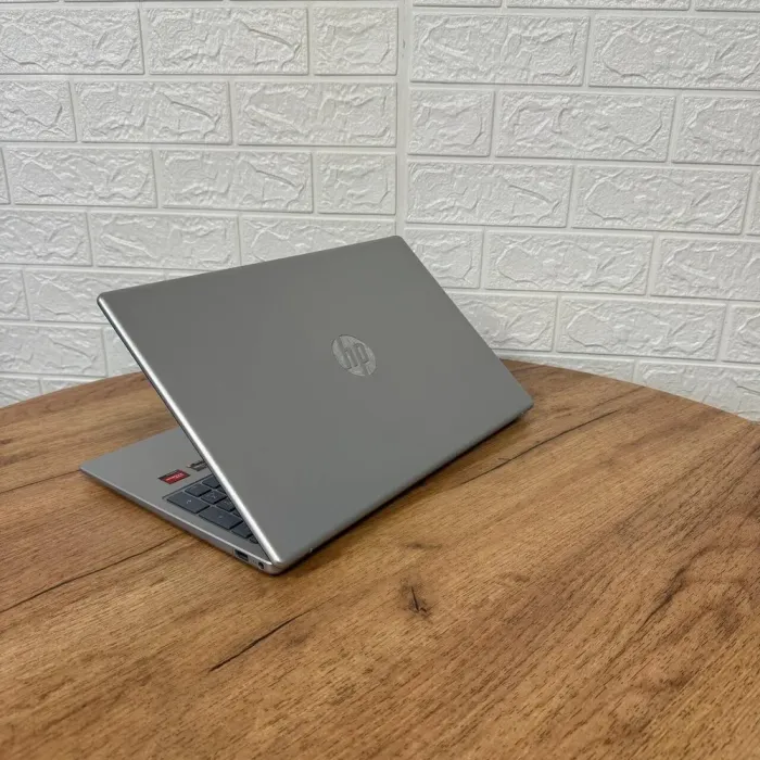 Ультрабук Б-клас HP 15-fc0093dx / 15.6" (1920x1080) TN / AMD Ryzen 5 7520U (4 (8) ядра по 2.8 - 4.3 GHz) / 16 GB DDR4 / 256 GB SSD NVMe / AMD Radeon 610M Graphics / WebCam б/в - зображення 6