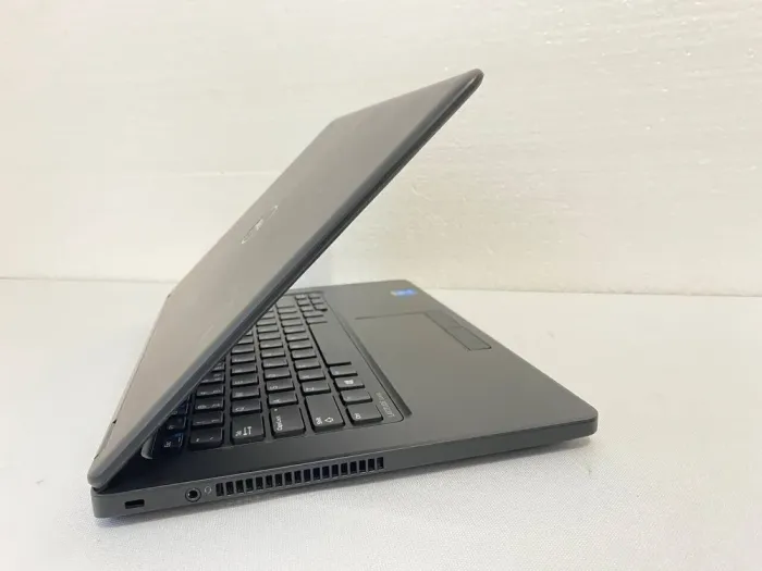 Ноутбук Dell Latitude E5450 / 14" (1366x768) TN / Intel Core i5-5200U (2 (4) ядра по 2.2 - 2.7 GHz) / 8 GB DDR3 / 240 GB SSD / Intel HD Graphics 5500 / WebCam б/в - зображення 5