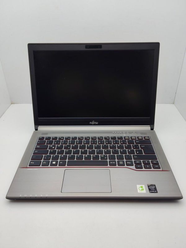 Ноутбук Fujitsu LifeBook E744 / 14" (1600x900) TN / Intel Core i5-4300M (2 (4) ядра по 2.6 - 3.3 GHz) / 8 GB DDR3 / 120 GB SSD / Intel HD Graphics 4600 б/в - зображення 3