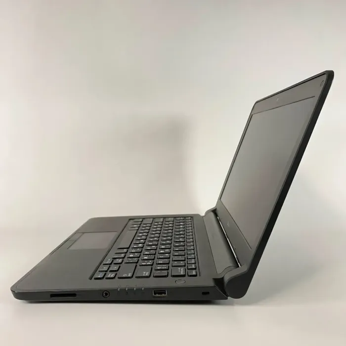 Ноутбук Dell Latitude 3340 / 13.3" (1366x768) TN / Intel Core i5-4210U (2 (4) ядра по 1.7 - 2.7 GHz) / 16 GB DDR3 / 256 GB SSD / Intel HD Graphics 4400 / WebCam б/в - зображення 5