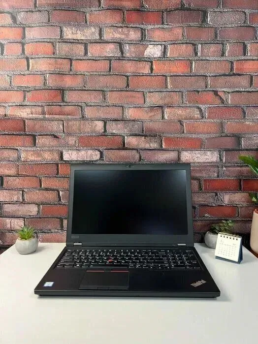 Мобільна робоча станція Lenovo ThinkPad P52 / 15.6" (1920x1080) IPS / Intel Core i7-8850H (6 (12) ядер по 2.6 - 4.3 GHz) / 32 GB DDR4 / 512 GB SSD / nVidia Quadro P2000, 4 GB GDDR5, 128-bit / WebCam б/в - зображення 2