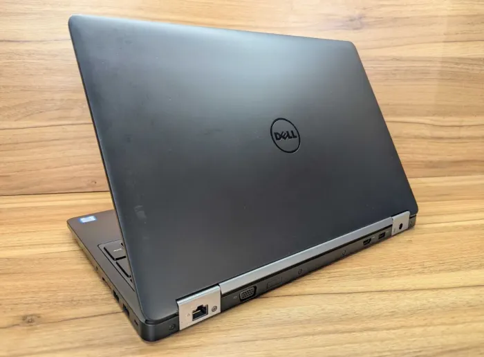 Ноутбук Dell Latitude E5570 / 15.6" (1920x1080) IPS / Intel Core i7-6600U (2 (4) ядра по 2.6 - 3.4 GHz) / 16 GB DDR4 / 512 GB SSD / AMD Radeon R7 M360, 2 GB DDR3, 64-bit / WebCam / Windows 10 б/в - зображення 6