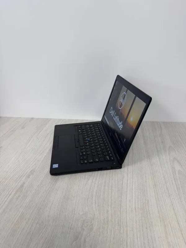 Ультрабук Dell Latitude 5480 / 14" (1920x1080) IPS / Intel Core i5-7200U (2 (4) ядра по 2.5 - 3.1 GHz) / 8 GB DDR4 / 120 GB SSD / Intel HD Graphics 620 / WebCam б/в - зображення 5