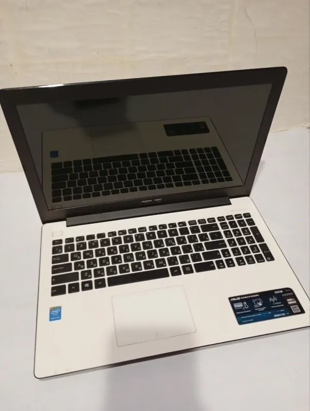 Ноутбук Б-клас Asus X553M / 15.6" (1366x768) TN / Intel Pentium N3530 (4 ядра по 2.16 - 2.58 GHz) / 4 GB DDR3 / 500 GB HDD / Intel HD Graphics / WebCam б/в - зображення 3