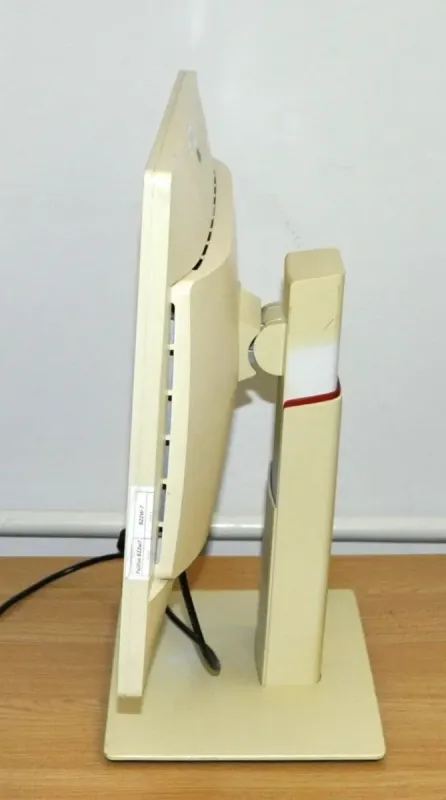 Монітор Б-клас Fujitsu B22W-7 / 22" (1680x1050) TN / USB 2.0, VGA, DVI, DisplayPort / Вбудовоні колонки 2x 1.5W / VESA 100x100 + Кабелі підключення (VGA та живлення) б/в - зображення 4