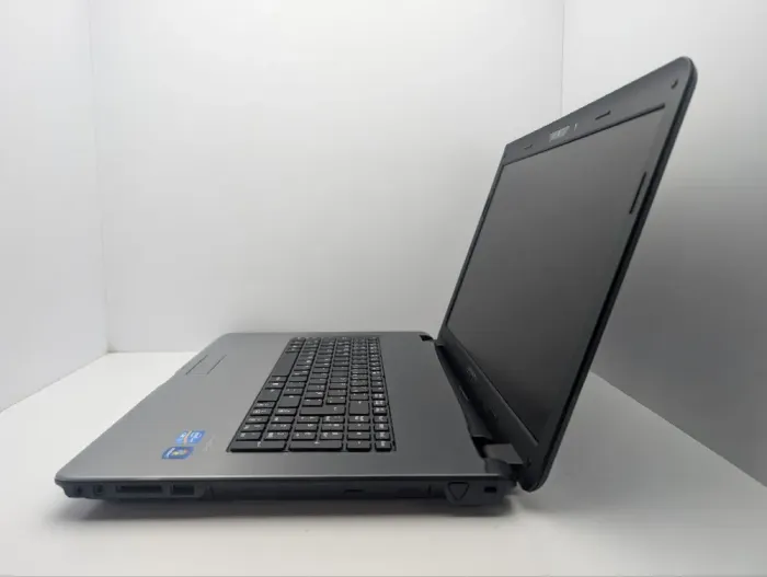 Ноутбук Medion Akoya P7624 / 17.3" (1600x900) TN / Intel Core i3-2350M (2 (4) ядра по 2.3 GHz) / 6 GB DDR3 / 1000 GB HDD / nVidia GeForce GT 630M, 1 GB GDDR5, 128-bit / WebCam / DVD-ROM б/в - зображення 5