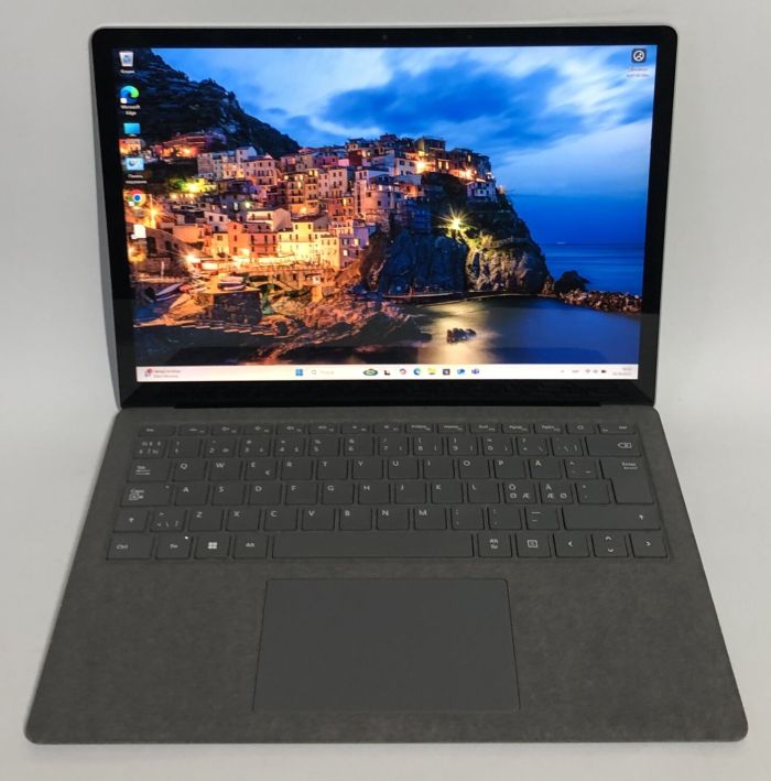 Ультрабук Б-клас Microsoft Surface Laptop 4 1950 / 13.5" (2256x1504) IPS Touch / Intel Core i7-1185G7 (4 (8) ядра по 3.0 - 4.8 GHz) / 16 GB DDR4 / 512 GB SSD NVMe / Intel Iris Plus Graphics / WebCam / Win 11 Pro б/в - зображення 2