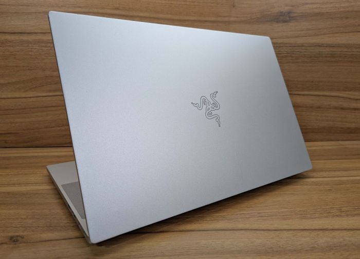 Ігровий ноутбук Razer Blade 15 RZ09 / 15,6" (1920x1080) IPS / Intel Core i7-9750H (6 (12) ядер по 2,6 - 4,5 ГГц) / 16 ГБ DDR4 / 512 ГБ SSD / nVidia GeForce RTX 2070, 8 ГБ GDDR6, 256-біт / Веб-камера / Windows 10 б/в - зображення 7