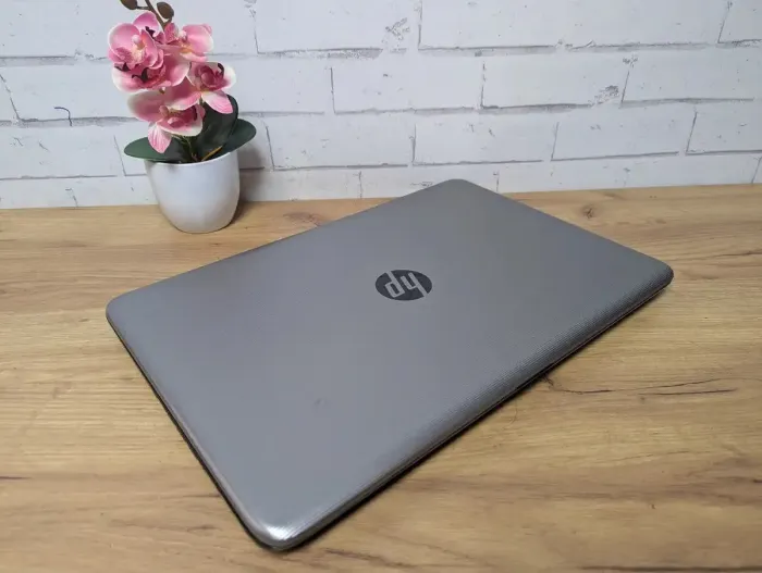 Ноутбук HP 17-y001no / 17.3" (1600x900) TN / AMD A8-7410 (4 ядра по 2.2 - 2.5 GHz) / 16 GB DDR3 / 360 GB SSD / AMD Radeon R7 M340, 2 GB GDDR3, 64-bit / WebCam / DVD-ROM б/в - зображення 7