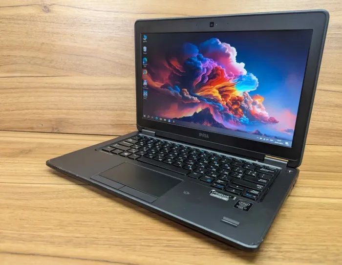 Нетбук Dell Latitude E7250 / 12.5" (1366x768) TN / Intel Core i7-5600U (2 (4) ядра по 2.6 - 3.2 GHz) / 8 GB DDR3 / 128 GB SSD / Intel HD Graphics 5500 / WebCam / Fingerprint / Windows 10 б/в - зображення 5