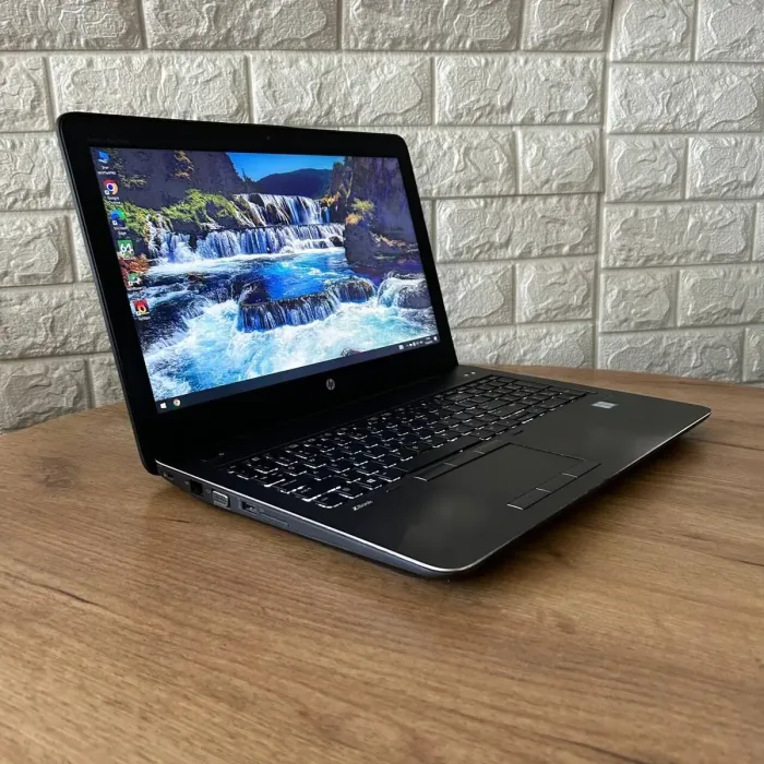 Мобільна робоча станція Б-клас HP Zbook 15 G3 / 15.6" (1920x1080) TN / Intel Xeon E3-1505M v5 (4 (8) ядра по 2.8 - 3.7 GHz) / 16 GB DDR4 / 256 GB SSD / nVidia Quadro M1000M, 2 GB GDDR5, 128-bit / WebCam б/в - зображення 4