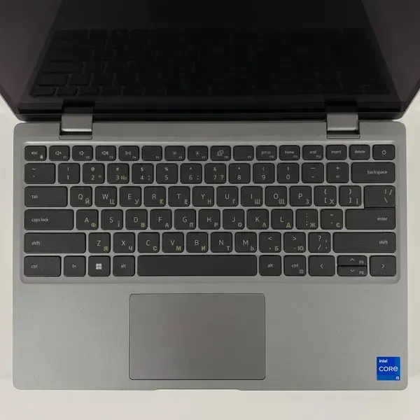 Ноутбук-трансформер Б-клас Dell Latitude 3330 / 13.3" (1920x1080) IPS Touch / Intel Core i5-1155G7 (4 (8) ядра по 2.5 - 4.5 GHz) / 8 GB DDR4 / 512 GB SSD / Intel Iris Xe Graphics / WebCam / HDMI б/в - зображення 3
