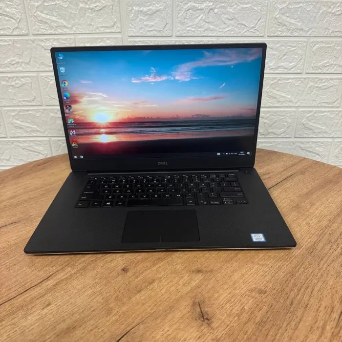 Мобільна робоча станція Dell Precision 5540 / 15.6" (1920x1080) IPS / Intel Core i7-9850H (6 (12) ядер по 2.6 - 4.6 GHz) / 16 GB DDR4 / 512 GB SSD / nVidia Quadro T2000, 4 GB GDDR5, 128-bit / WebCam б/в - зображення 2