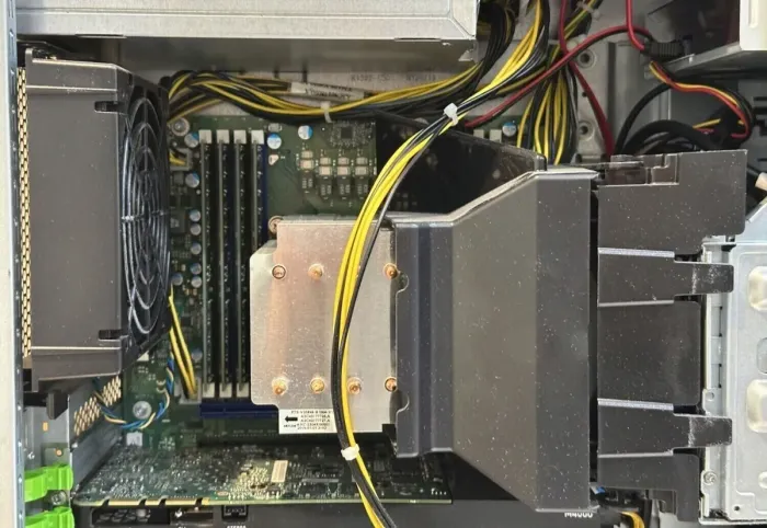 Робоча станція Fujitsu Celsius M740 Tower / Intel Xeon E5-1650 v4 (6 (12) ядер по 3,6 - 4,0 ГГц) / 64 ГБ DDR4 / 240 ГБ SSD / nVidia Quadro M4000, 8 ГБ GDDR5, 256-біт / 1000 Вт / DVD-RW / DisplayPort б/в - зображення 9