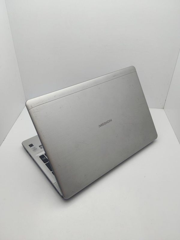 Ноутбук Б-клас Acer Medion E6418 / 15.6" (1366x768) TN / Intel Core i5-5257U (2 (4) ядра по 2.7 - 3.1 GHz) / 6 GB DDR3 / 120 GB SSD / Intel Iris Graphics 6100 / WebCam / DVD-ROM / АКБ не тримає б/в - зображення 8