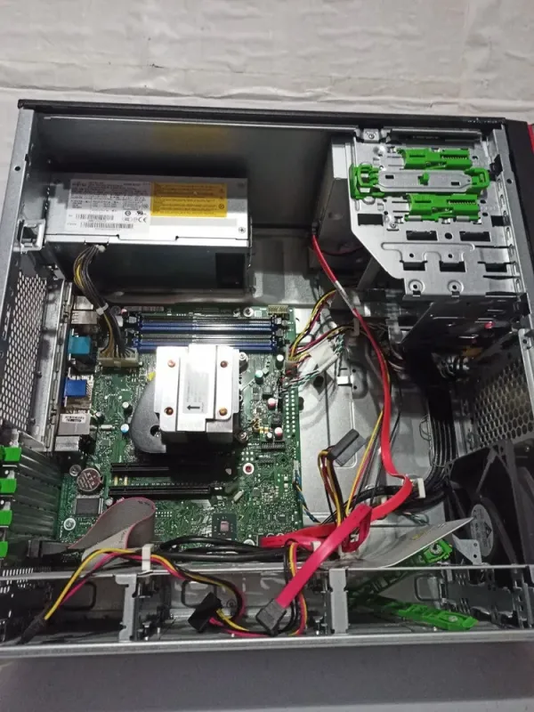 ПК Б-клас Fujitsu Esprimo P920 E85+ Tower / Intel Core i5-4570 (4 ядра 3,2 - 3,6 ГГц) / 16 ГБ DDR3 / 500 ГБ HDD / Intel HD Graphics 4600 / DVD-ROM б/в - зображення 5