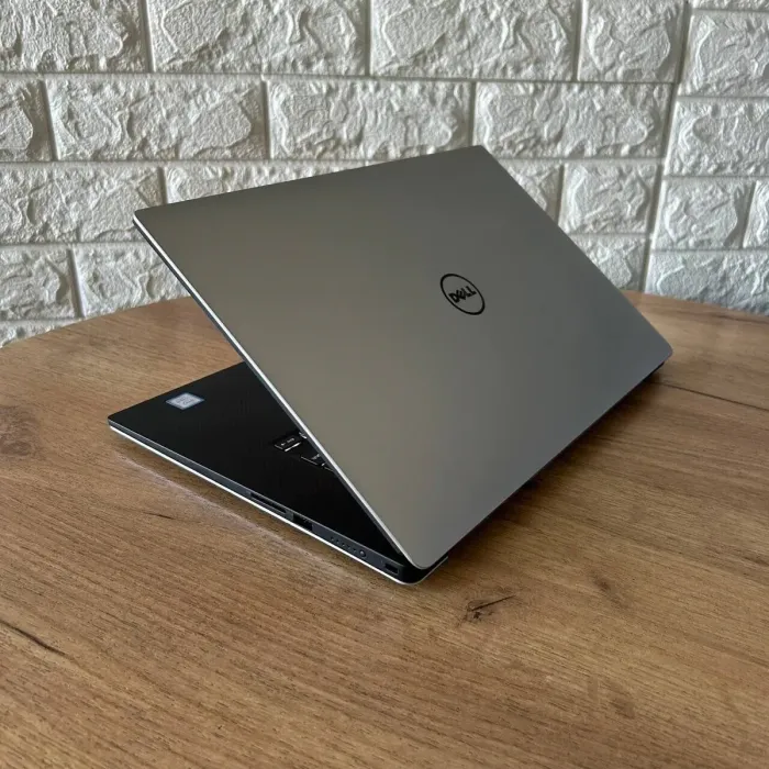 Ігровий ноутбук Б-клас Dell XPS 15 9560 / 15.6" (1920x1080) IPS Touch / Intel Core i5-7300HQ (4 ядра по 2.5 - 3.5 GHz) / 8 GB DDR4 / 256 GB SSD / nVidia GeForce GTX 1050, 4 GB GDDR5, 128-bit / WebCam б/в - зображення 6