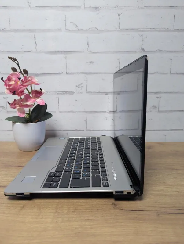 Ультрабук Б-клас Fujitsu LifeBook S937 / 13.3" (1920x1080) TN Touch / Intel Core i5-7300U (2 (4) ядра по 2.6 - 3.5 GHz) / 4 GB DDR4 / 128 GB SSD / Intel HD Graphics 620 / WebCam / Без АКБ б/в - зображення 5