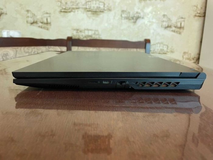 Ігровий ноутбук Clevo PC70DF1 / 17,3" (1920x1080) IPS / Intel Core i7-10870H (8 (16) ядер по 2,2 - 5,0 ГГц) / 32 ГБ DDR4 / 512 ГБ SSD / nVidia GeForce RTX 2070, 8 ГБ GDDR6, 256-біт / Веб-камера б/в - зображення 6