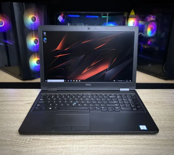 Ультрабук Dell Latitude 5590 / 15.6" (1920x1080) TN / Intel Core i5-8350U (4 (8) ядра по 1.7 - 3.6 GHz) / 8 GB DDR4 / 256 GB SSD / nVidia GeForce MX130, 2 GB GDDR5, 64-bit / WebCam б/в - зображення 2