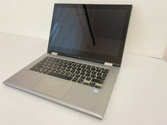 Ноутбук-трансформер Б-клас Dell Inspiron 13-7359 / 13.3" (1366x768) TN / Intel Core i5-6200U (2 (4) ядра по 2.3 - 2.8 GHz) / 8 GB DDR3 / 240 GB SSD / Intel HD Graphics 520 / WebCam / HDMI б/в - зображення 3