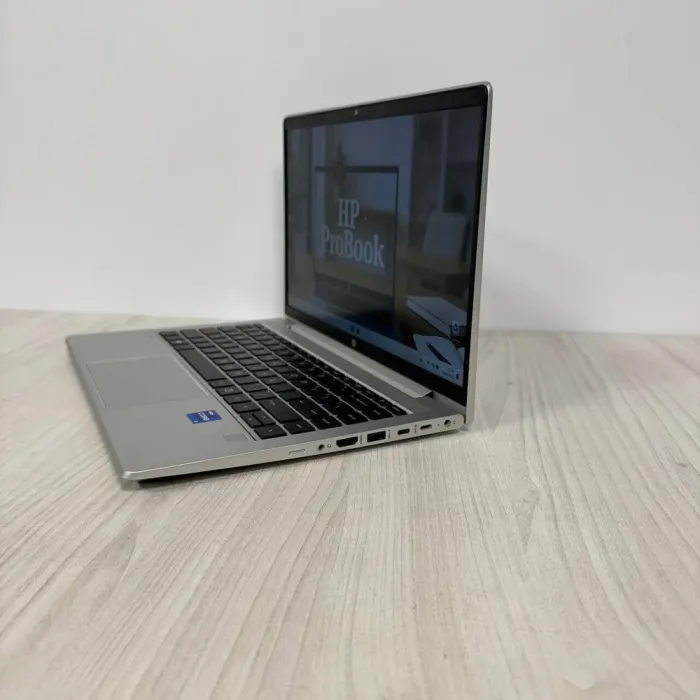 Ультрабук HP ProBook 440 G10 / 14" (1920x1080) IPS / Intel Core i7-1355U (10 (12) ядер по 1.7 - 5.0 GHz) / 16 GB DDR5 / 256 GB SSD NVMe / Intel Iris Xe Graphics / WebCam б/в - зображення 4