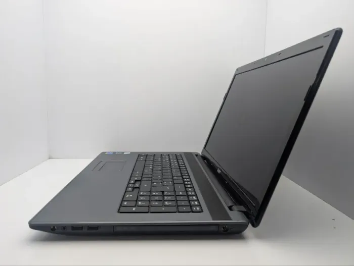 Ноутбук Acer Aspire 7739Z / 17.3" (1600x900) TN / Intel Core i3-380M (2 (4) ядра по 2.5 GHz) / 6 GB DDR3 / 500 GB HDD / Intel Graphics / WebCam / DVD-ROM б/в - зображення 4