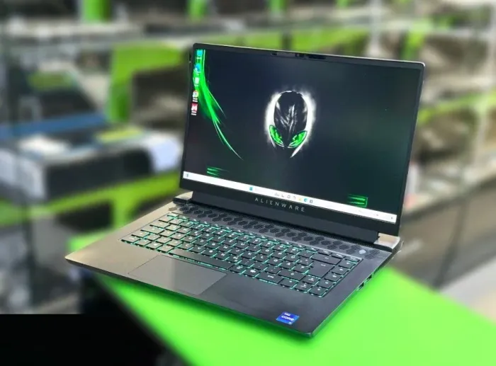 Ігровий ноутбук Б-клас Dell Alienware m15 R6 / 15.6" (2560x1440) IPS / Intel Core i7-11800H (8 (16) ядер 2.3 - 4.6 GHz) / 32 GB DDR4 / 1000 GB SSD M.2 / nVidia GeForce RTX 3070, 8 GB GDDR6, 256-bit / WebCam / Win 11 Home б/в - зображення 5