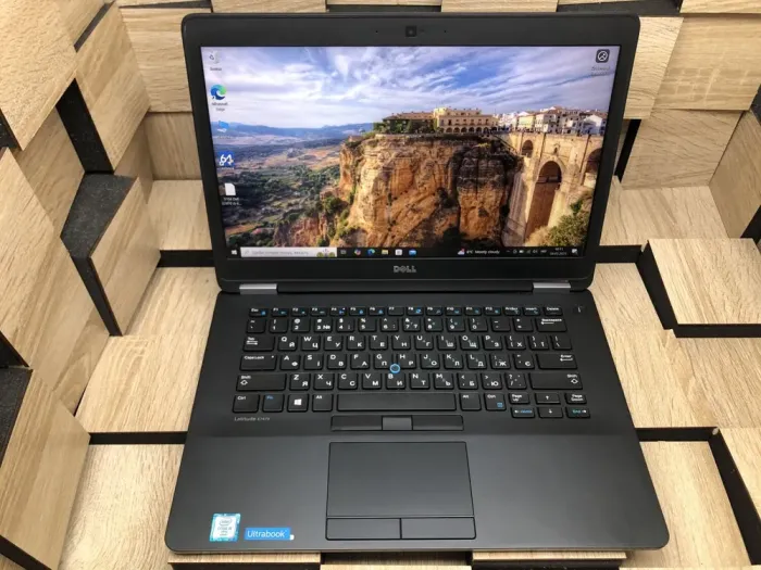 Ультрабук Dell Latitude E7470 / 14" (1920x1080) IPS / Intel Core i5-6300U (2 (4) ядра по 2.4 - 3.0 GHz) / 8 GB DDR4 / 256 GB SSD M.2 / Intel HD Graphics 520 / WebCam б/в - зображення 2