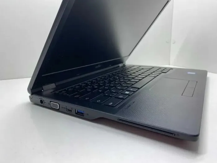 Ноутбук Fujitsu Lifebook E548 / 14" TN / Intel Core i3-7130U (2 (4) ядра по 2.7 GHz) / 8 GB DDR4 / 256 GB SSD / Intel HD Graphics 620 / WebCam  б/в - зображення 4