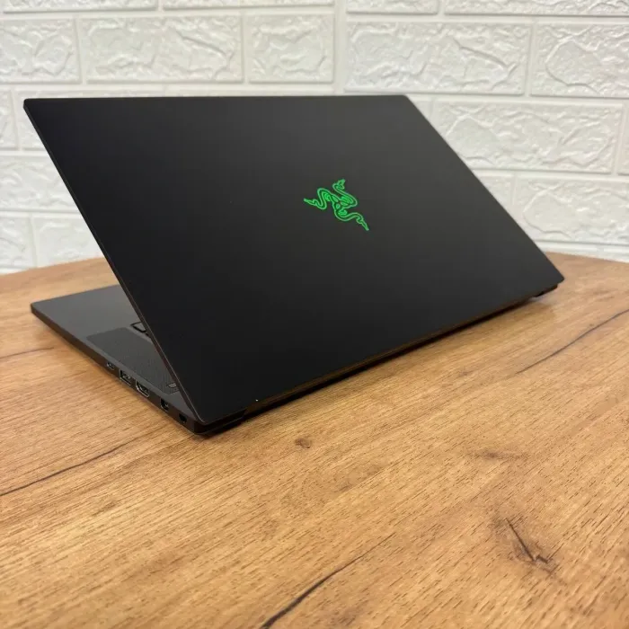 Ігровий ноутбук Razer Blade 15 RZ09-0301 / 15.6" (1920x1080) IPS / Intel Core i7-9750H (6 (12) ядер по 2.6 - 4.5 GHz) / 16 GB DDR4 / 256 GB SSD NVMe / nVidia GeForce RTX 2070 Max-Q, 8 GB GDDR6, 256-bit / WebCam б/в - зображення 6