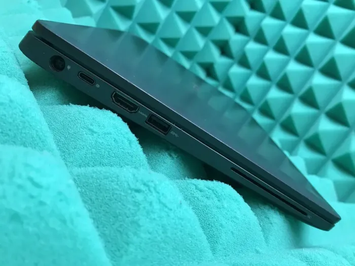 Ультрабук Б-клас Dell Latitude 5300 / 13.3" (1920x1080) IPS / Intel Core i5-8365U (4 (8) ядра по 1.6 - 4.1 GHz) / 8 GB DDR4 / 256 GB SSD M.2 / Intel UHD Graphics 620 / WebCam / USB 3.1 / HDMI / Windows 10 б/в - зображення 5