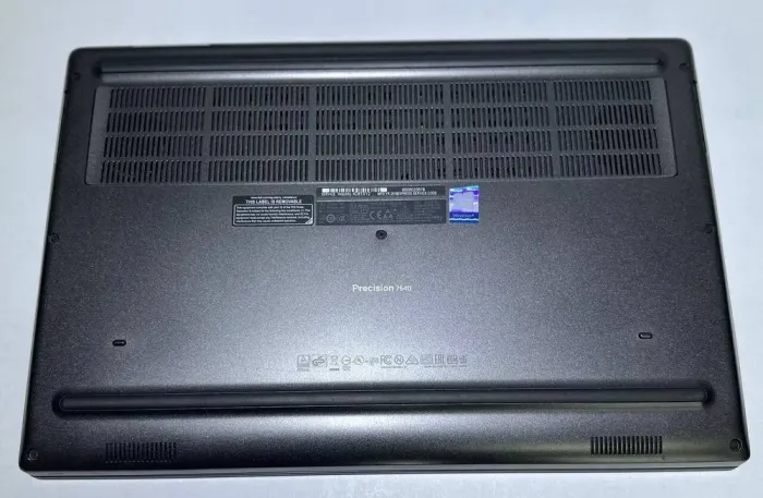 Ігровий ноутбук Dell Precision 7540 / 15.6" (1920x1080) TN / Intel Core i7-9750H (6 (12) ядер по 2.6 - 4.5 GHz) / 32 GB DDR4 / 512 GB SSD / AMD Radeon Pro WX 3200, 4 GB GDDR5, 128-bit / WebCam / Win 11 Pro б/в - зображення 4