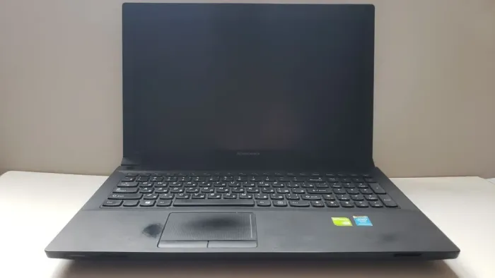 Ноутбук Lenovo B590 / 15.6" (1366x768) TN / Intel Pentium 2030M (2 ядра по 2.5 GHz) / 8 GB DDR3 / 256 GB SSD / nVidia GeForce GT 720M, 1 GB DDR3, 64-bit / WebCam б/в - зображення 2