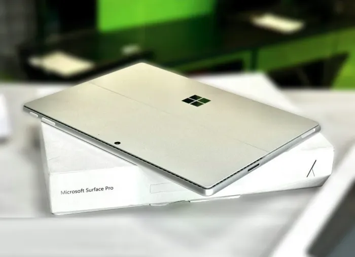 Ультрабук-трансформер Microsoft Surface Pro 11 2076 / 13" (2880x1920) IPS Touch / Snapdragon X Plus X1P-64-100 (10 ядер по 3.4 GHz) / 16 GB DDR5 / 512 GB SSD / Qualcomm Adreno X1-85 Graphics / WebCam / Win 11 Home б/в - зображення 6