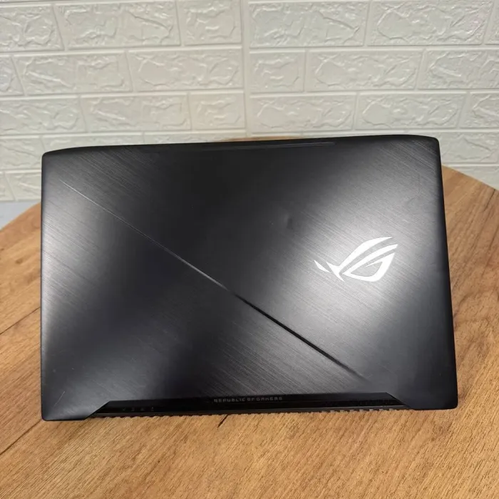 Ігровий ноутбук Б-клас Asus ROG Strix 17 GL703GE / 17.3" (1920x1080) IPS / Intel Core i7-8750H (6 (12) ядер по 2.2 - 4.1 GHz) / 16 GB DDR4 / 256 GB SSD NVMe / nVidia GeForce GTX 1050 Ti, 4 GB GDDR5, 128-bit / WebCam б/в - зображення 3