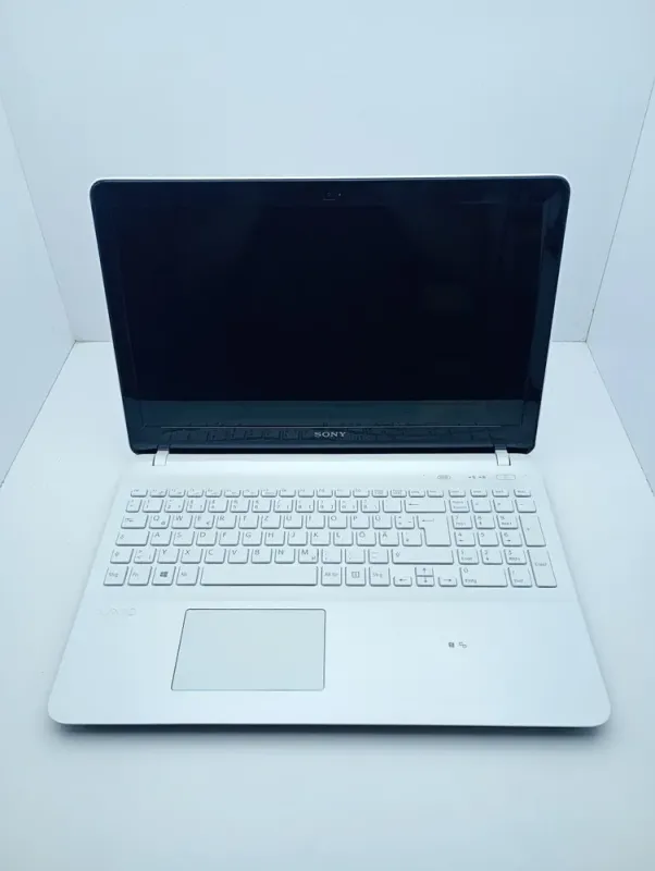 Ноутбук Sony SVF156 / 15.6" (1366x768) TN / Intel Pentium 2117U (2 ядра по 1.8 GHz) / 6 GB DDR3 / 500 GB HDD / Intel HD Graphics 2500 / WebCam б/в - зображення 2