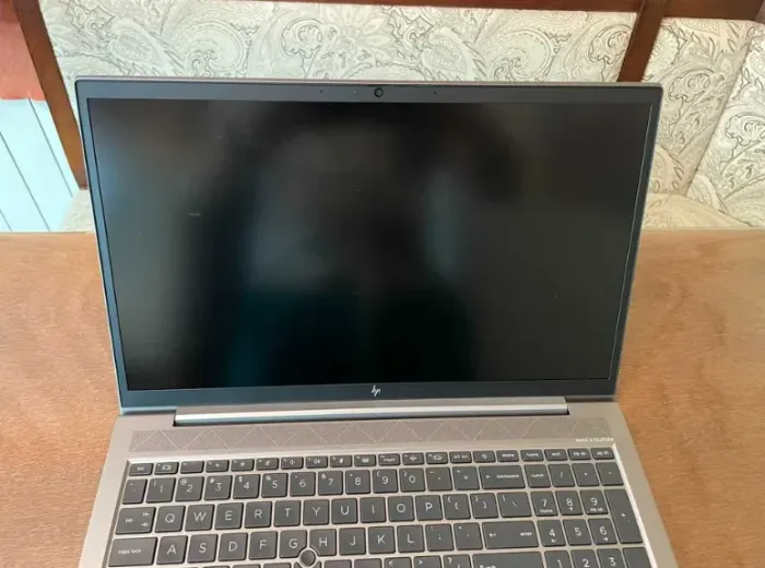 Ноутбук HP ZBook Firefly 15 G7 / 15.6" (1920x1080) IPS / Intel Core i7-10610U (4 (8) ядра по 1.8 - 4.9 GHz) / 16 GB DDR4 / 512 GB SSD / Intel UHD Graphics for 10th Generation / WebCam б/в - зображення 5