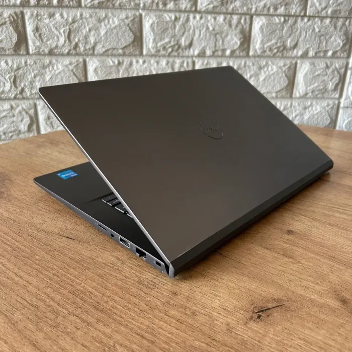 Ультрабук Б-клас Dell Vostro 5402 / 14" (1920x1080) IPS / Intel Core i5-1135G7 (4 (8) ядра по 2.4 - 4.2 GHz) / 8 GB DDR4 / 256 GB SSD NVMe / Intel Iris Xe Graphics / WebCam б/в - зображення 6