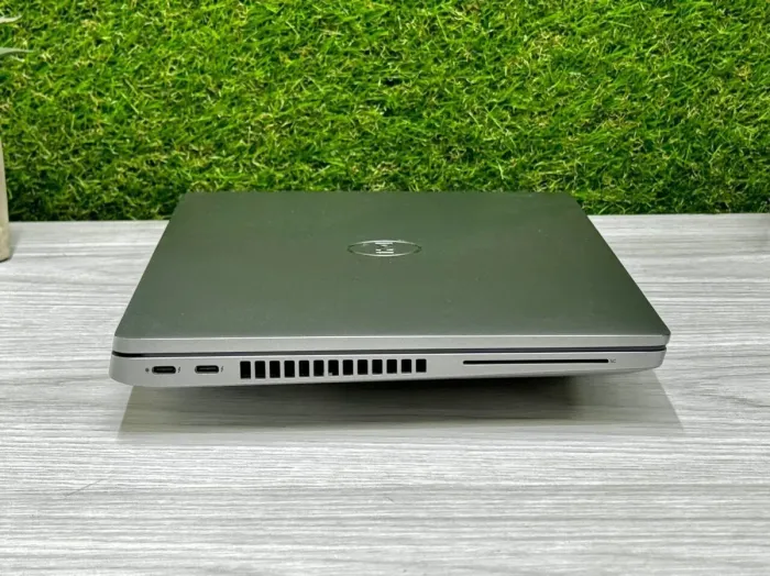 Ультрабук Dell Latitude 5430 / 14" (1920x1080) IPS Touch / Intel Core i5-1235U (10 (12) ядер по 1.3 - 4.4 GHz) / 16 GB DDR4 / 512 GB SSD M.2 / Intel Iris Xe Graphics / WebCam / Win 11 Pro б/в - зображення 4