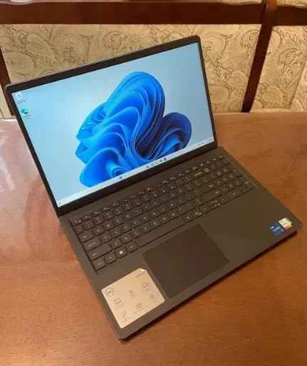 Ультрабук Dell Inspiron 15 3520 / 15.6" (1920x1080) IPS / Intel Core i7-1255U (10 (12) ядер по 3.5 - 4.7 GHz) / 16 GB DDR4 / 512 GB SSD / Intel Iris Xe Graphics / WebCam б/в - зображення 2