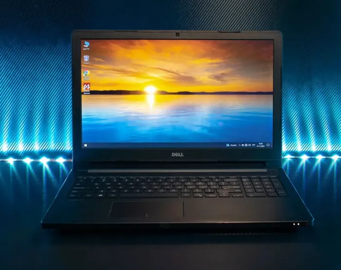 Ноутбук Dell Latitude 3570 / 15.6" TN / Core i3-6100U (2(4) ядра по 2.3GHz) / 4GB DDR3 / 500GB HDD / HD Graphics 520 / WebCam / USB 3 б/в - зображення 2