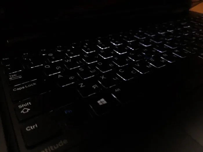 Ноутбук Б-клас Dell Latitude 5580 / 15.6" (1920x1080) IPS / Intel Core i5-7300U (2 (4) ядра по 2.6 - 3.5 GHz) / 8 GB DDR4 / 240 GB SSD / Intel HD Graphics 620 / WebCam / Windows 10 б/в - зображення 7