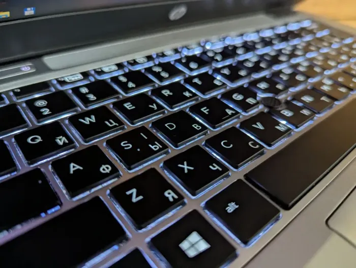 Нетбук HP EliteBook 820 G3 / 12.5" (1920x1080) IPS / Intel Core i5-6300U (2 (4) ядра по 2.4 - 3.0 GHz) / 8 GB DDR4 / 240 GB SSD / Intel HD Graphics 520 / TouchID / WebCam / Windows 10 б/в - зображення 6